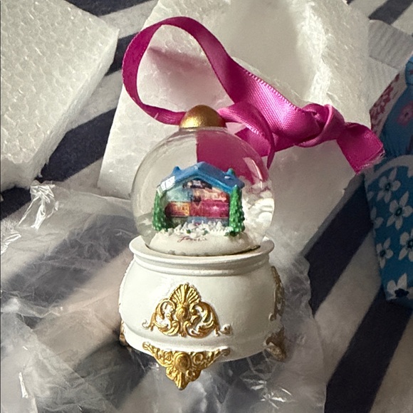 Taylor Swift Lover Snow Globe Ornament - Picture 9 of 11